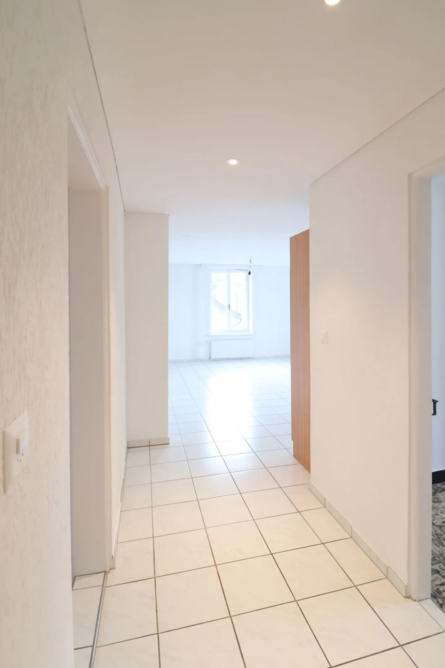 Renovated centrally located 4.5 room old apartment - Photo 6 of 17