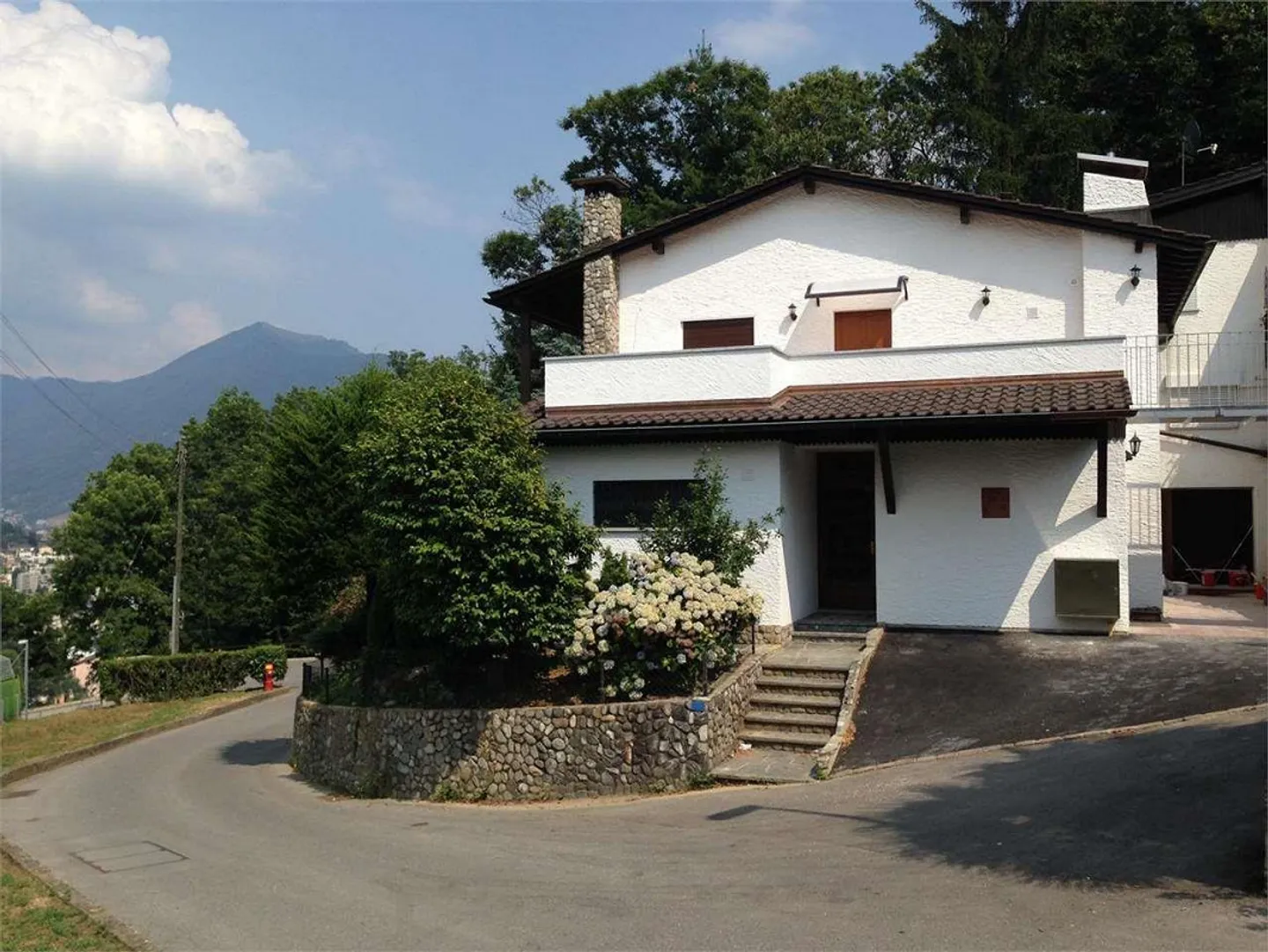 Breganzona - Luxurious 4.5 Room Apartment with Outdoor Area, Fireplace and Mountain View - Photo 2 of 13