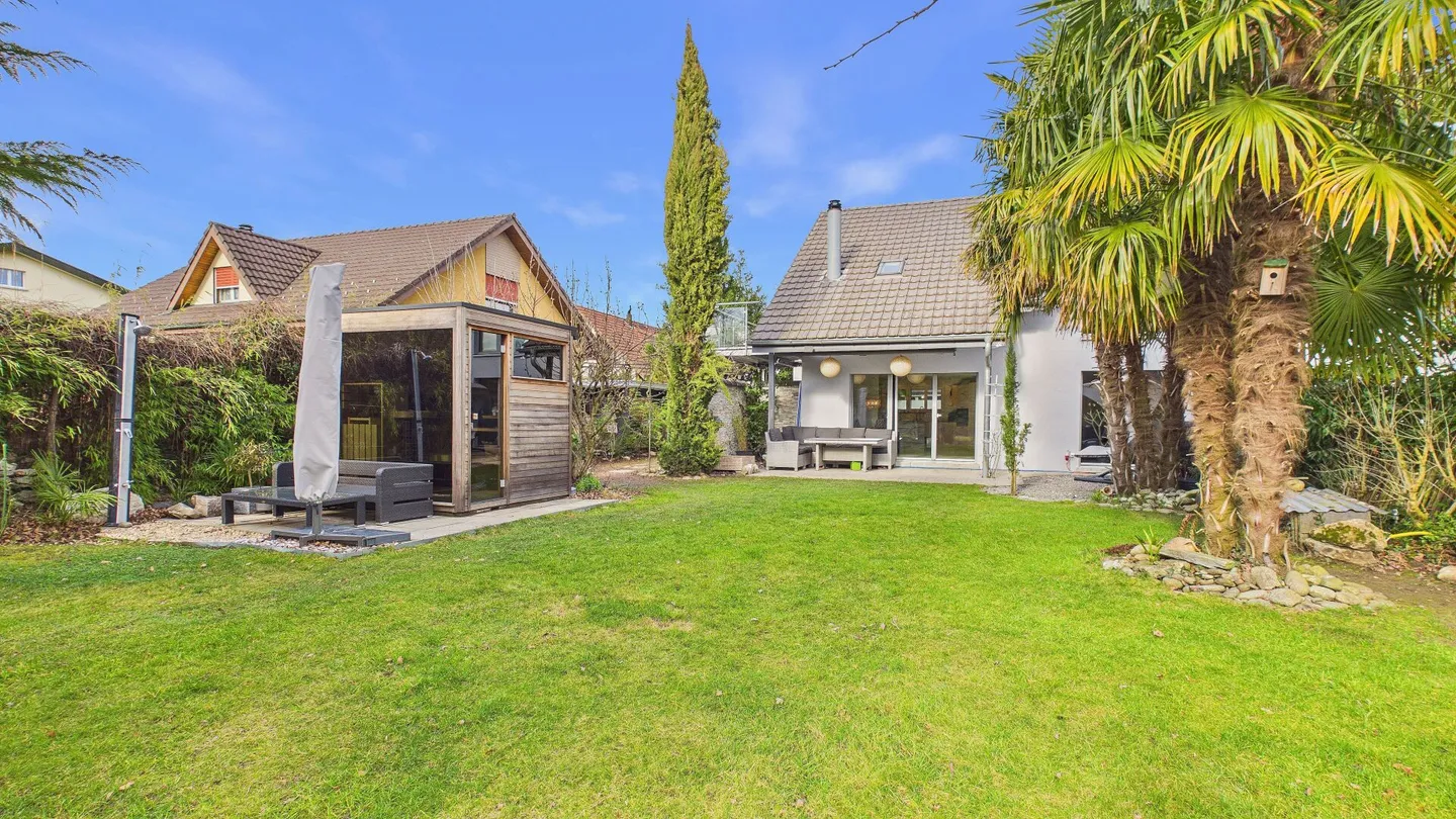 Vivere a contatto con la natura. Casa bifamiliare con giardino e sauna - Foto 2 di 6