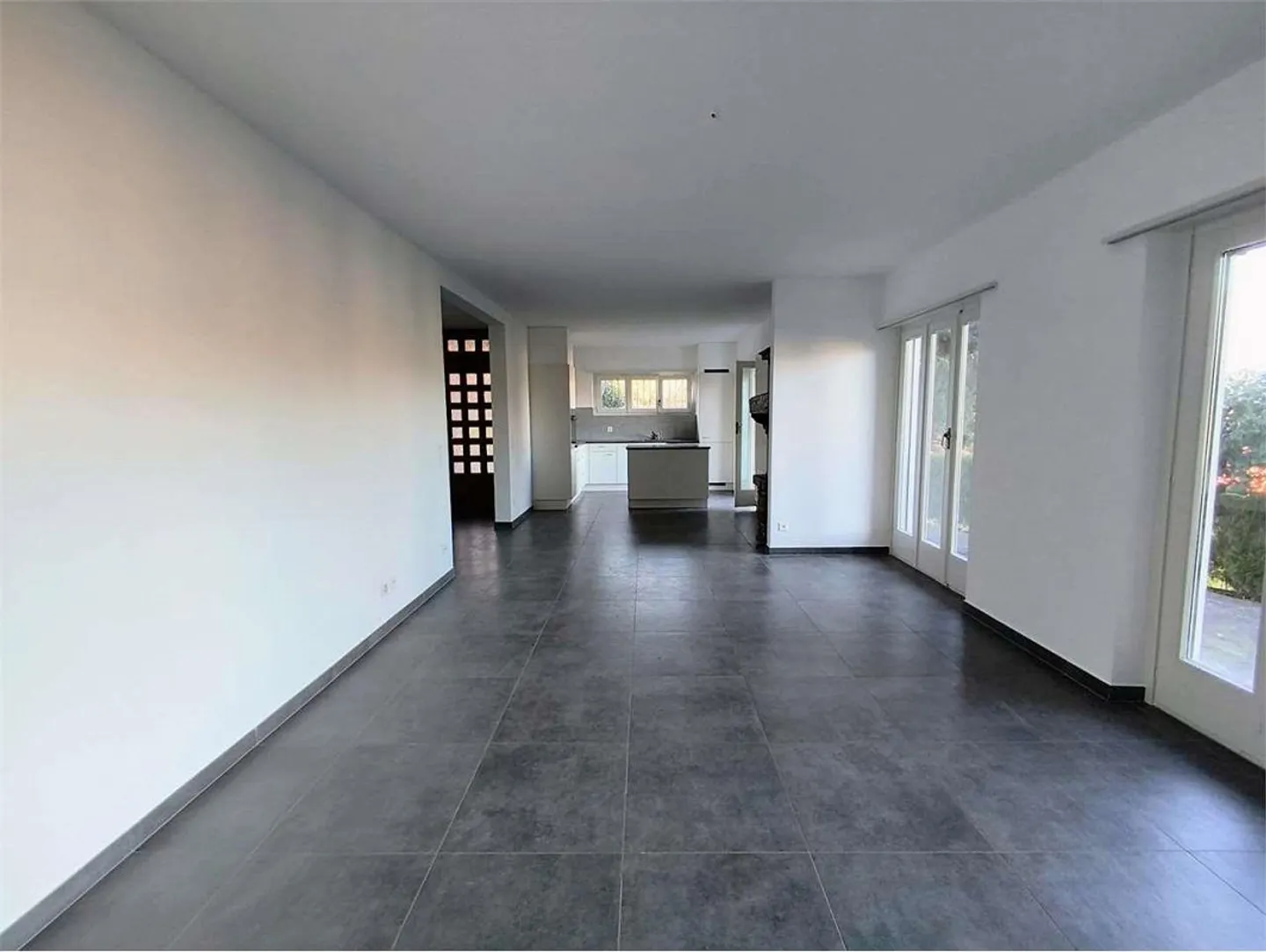 Breganzona - Luxurious 4.5 Room Apartment with Outdoor Area, Fireplace and Mountain View - Photo 4 of 13