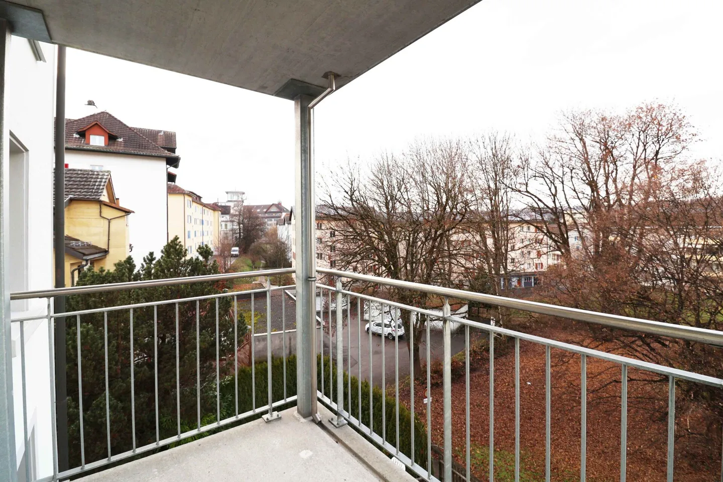 Renovated centrally located 4.5 room old apartment - Photo 14 of 17