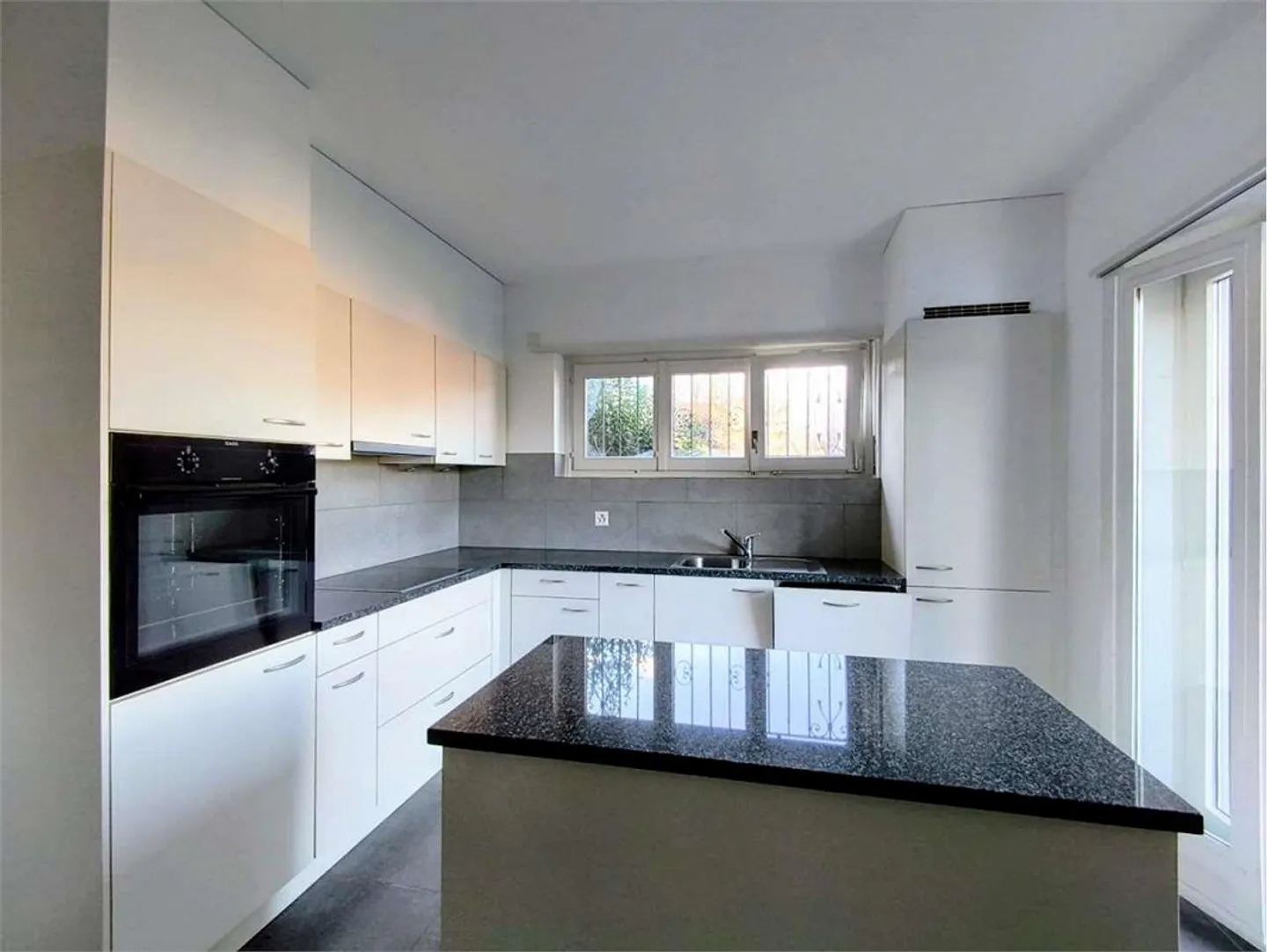 Breganzona - Luxurious 4.5 Room Apartment with Outdoor Area, Fireplace and Mountain View - Photo 5 of 13