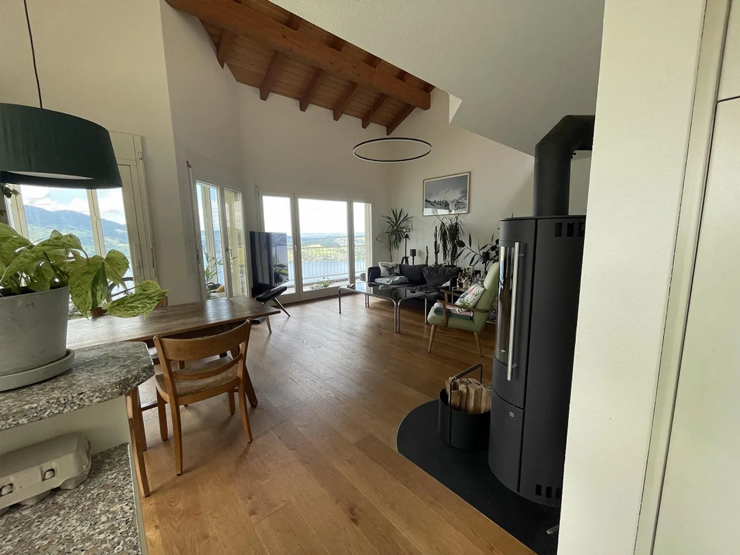 Maison avec deux appartements, bureau séparé et vue unique - Photo 3 sur 21