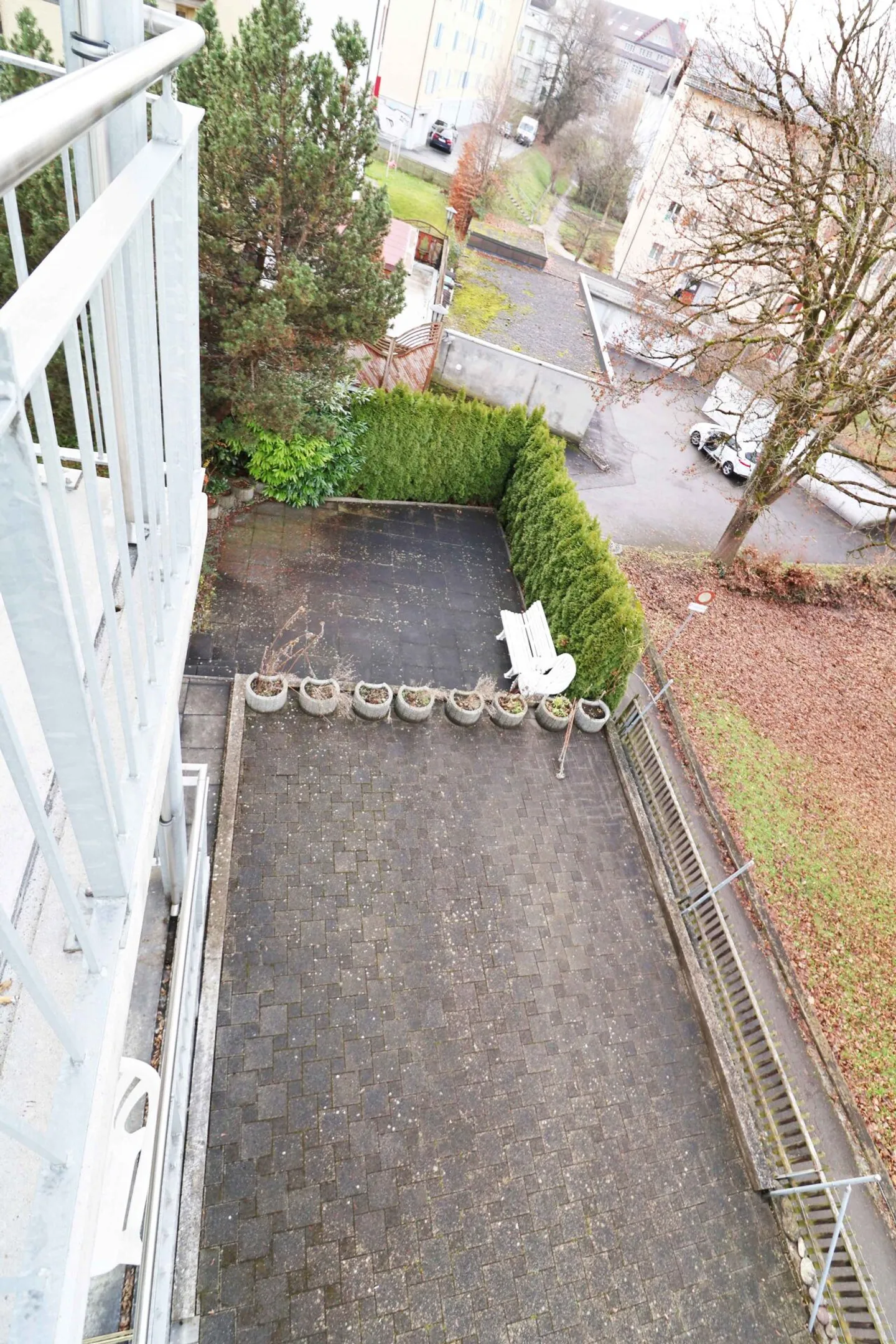 Renovated centrally located 4.5 room old apartment - Photo 16 of 17