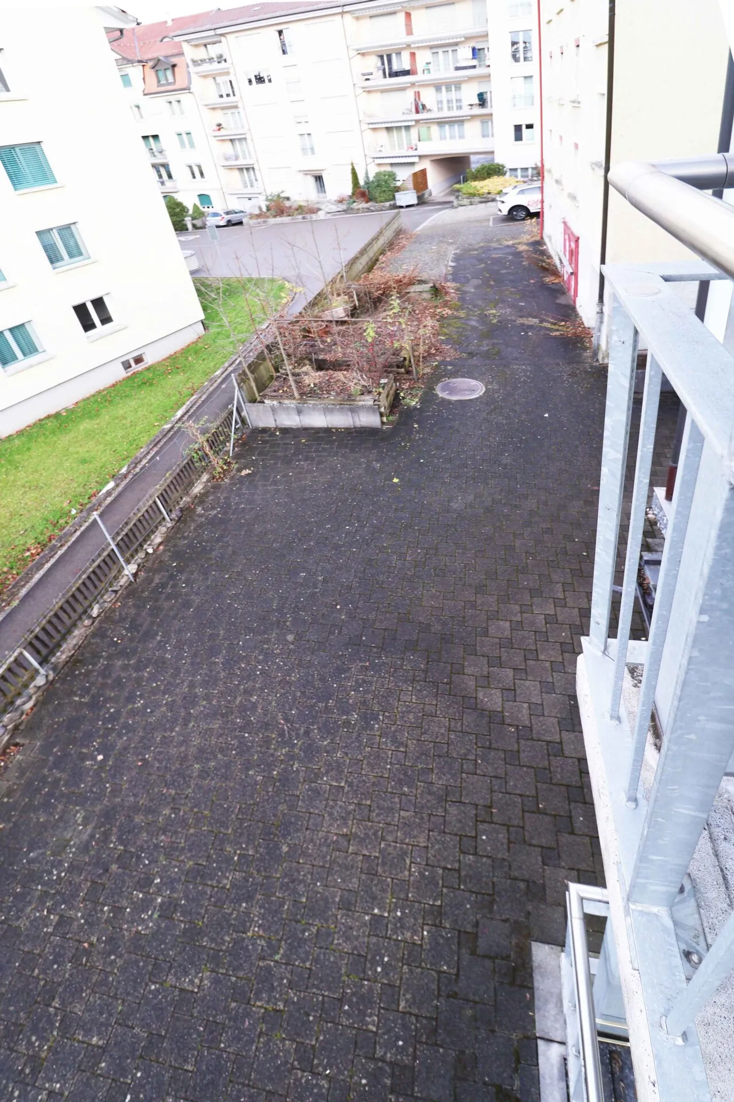 Renovated centrally located 4.5 room old apartment - Photo 17 of 17