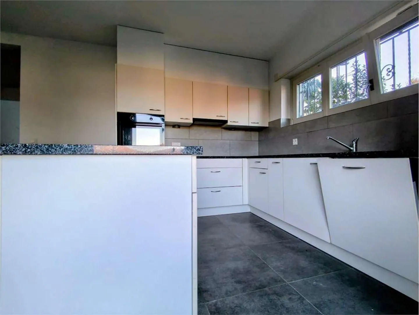 Breganzona - Luxurious 4.5 Room Apartment with Outdoor Area, Fireplace and Mountain View - Photo 11 of 13