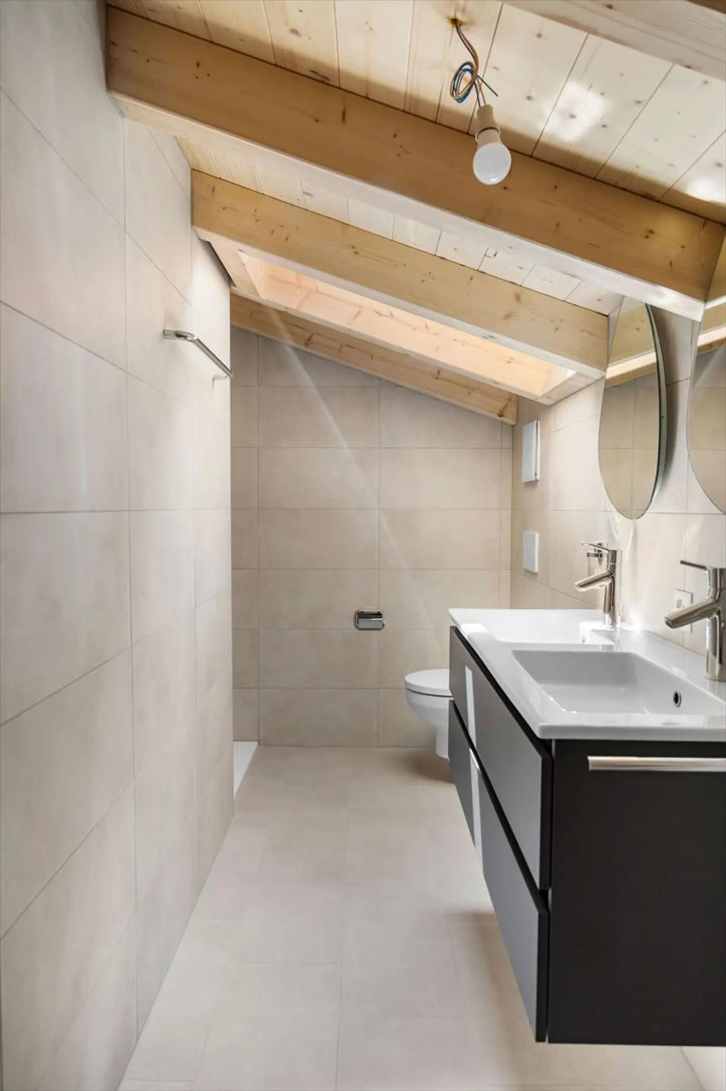 3.5-room duplex penthouse in a NEW building! - Photo 10 of 13