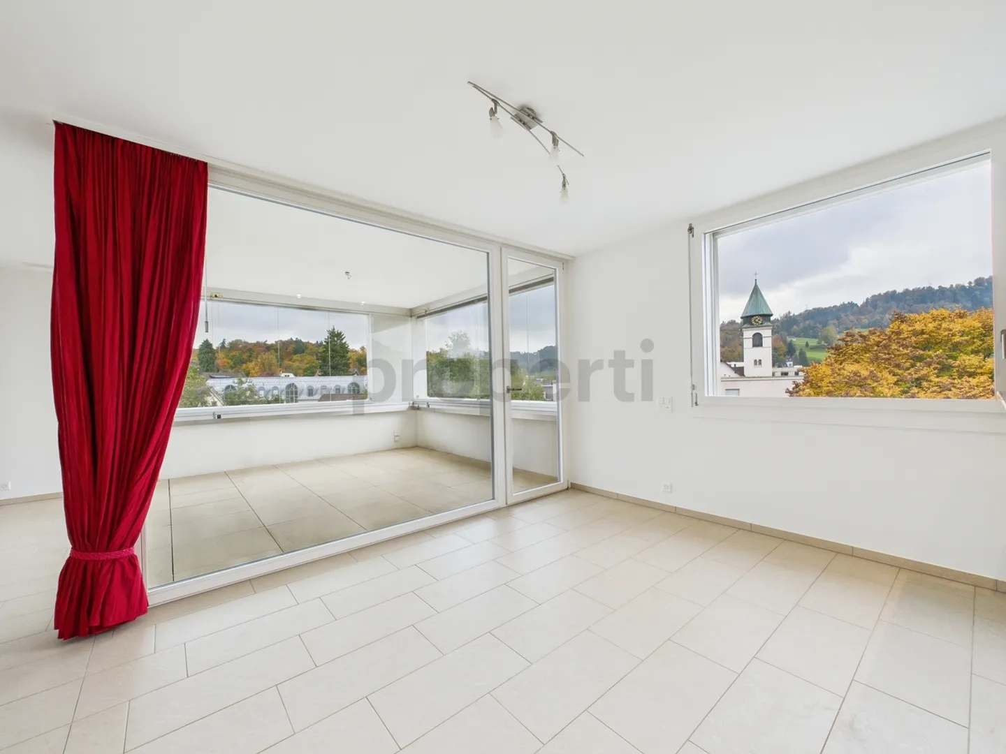 Moderne 4.5 Zimmerwohnung mit grosszüger Loggia in Wald - Foto 2 von 13