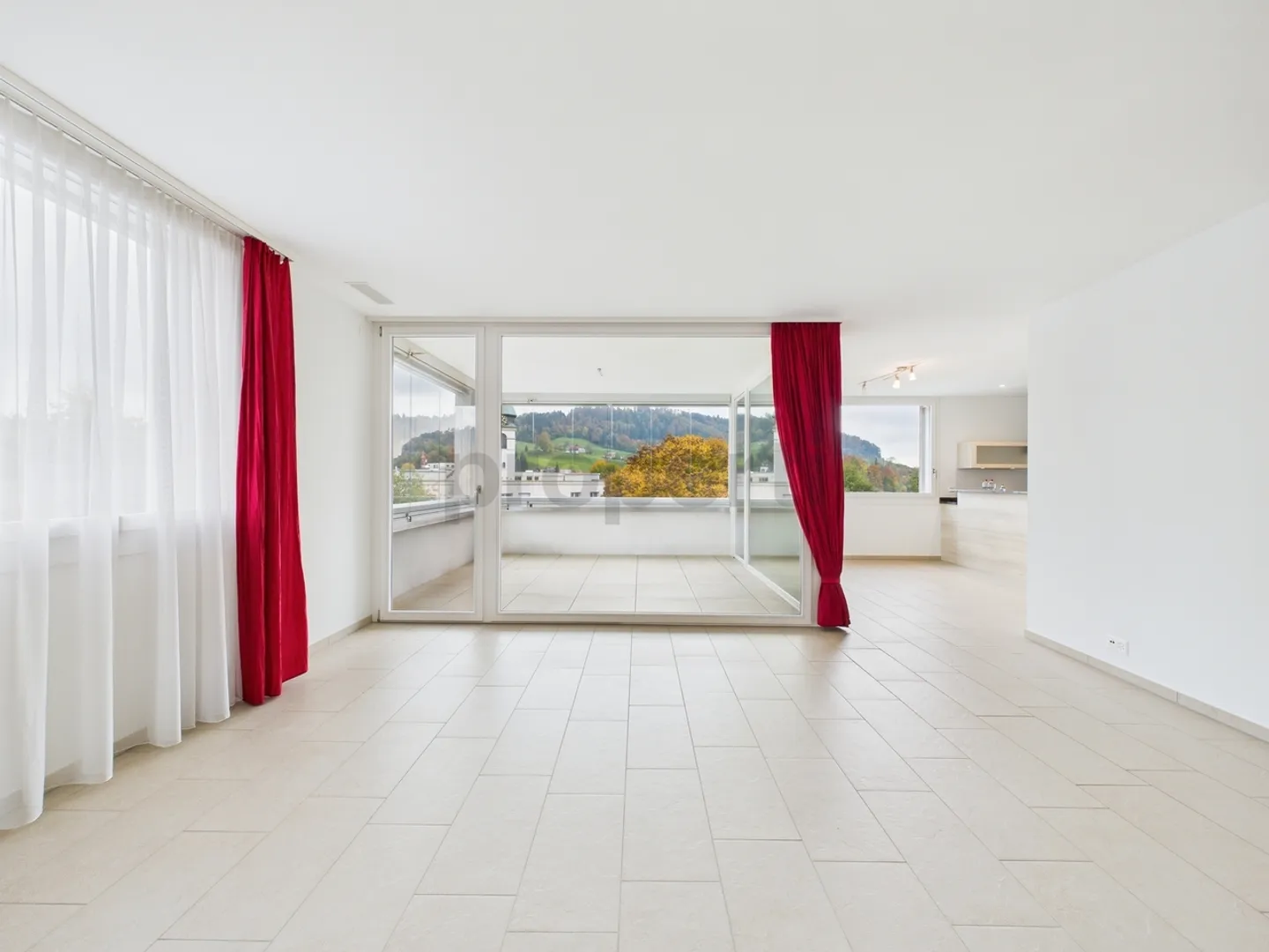 Moderne 4.5 Zimmerwohnung mit grosszüger Loggia in Wald - Foto 5 von 13