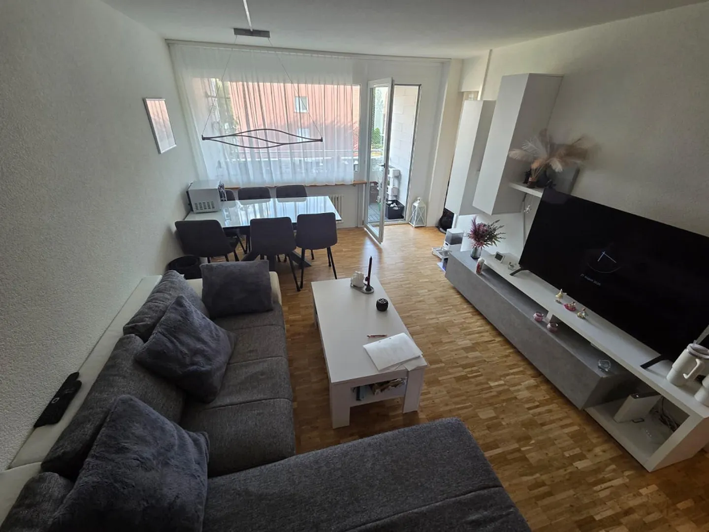 Bright 3 bedroom apartment with balcony - Photo 1 of 17