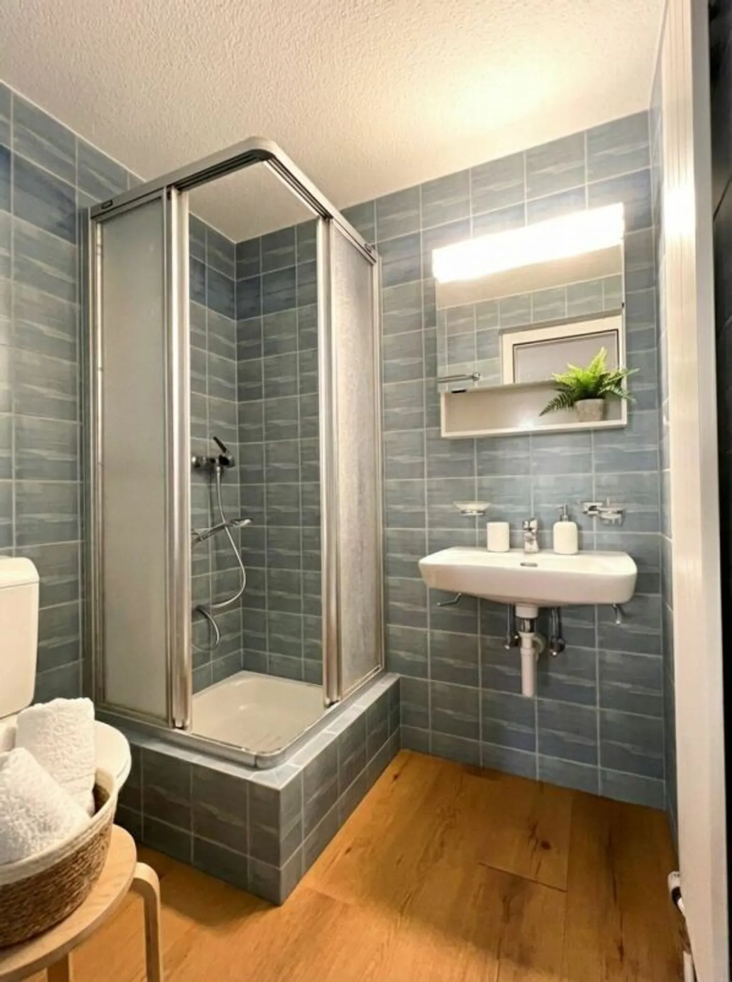 Living with a View - Bungalow with Unobstructed Lake View - Photo 5 of 17