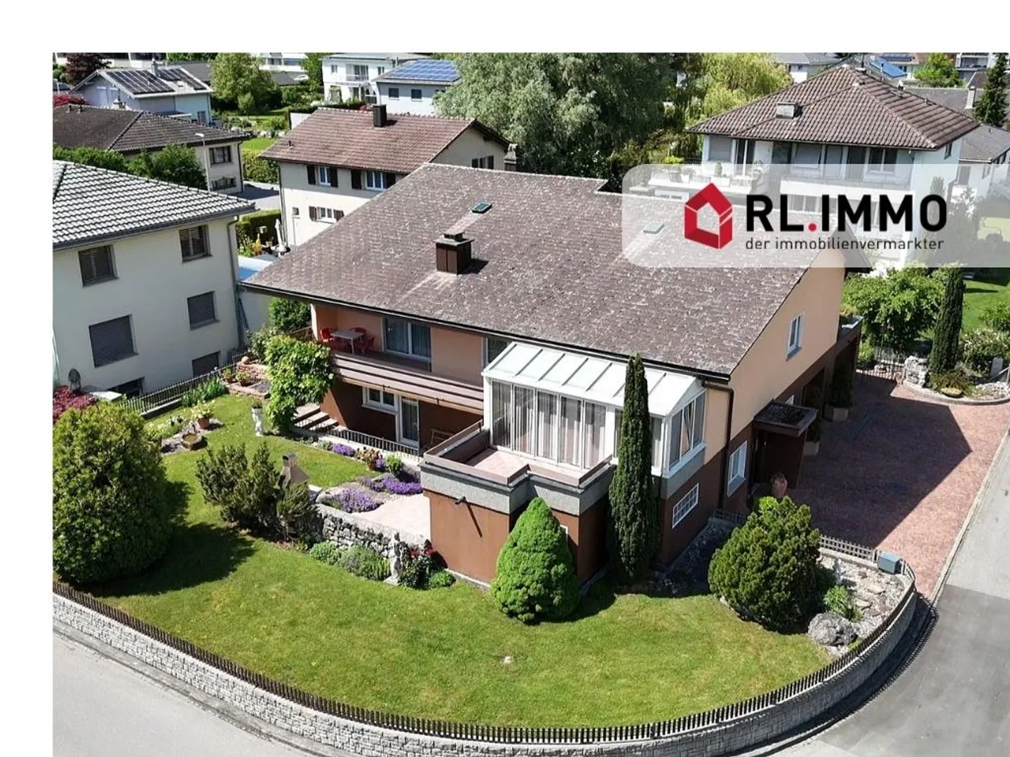 Detached 7.5 Room Single-Family House in Central Location in Sevelen - Photo 1 of 17