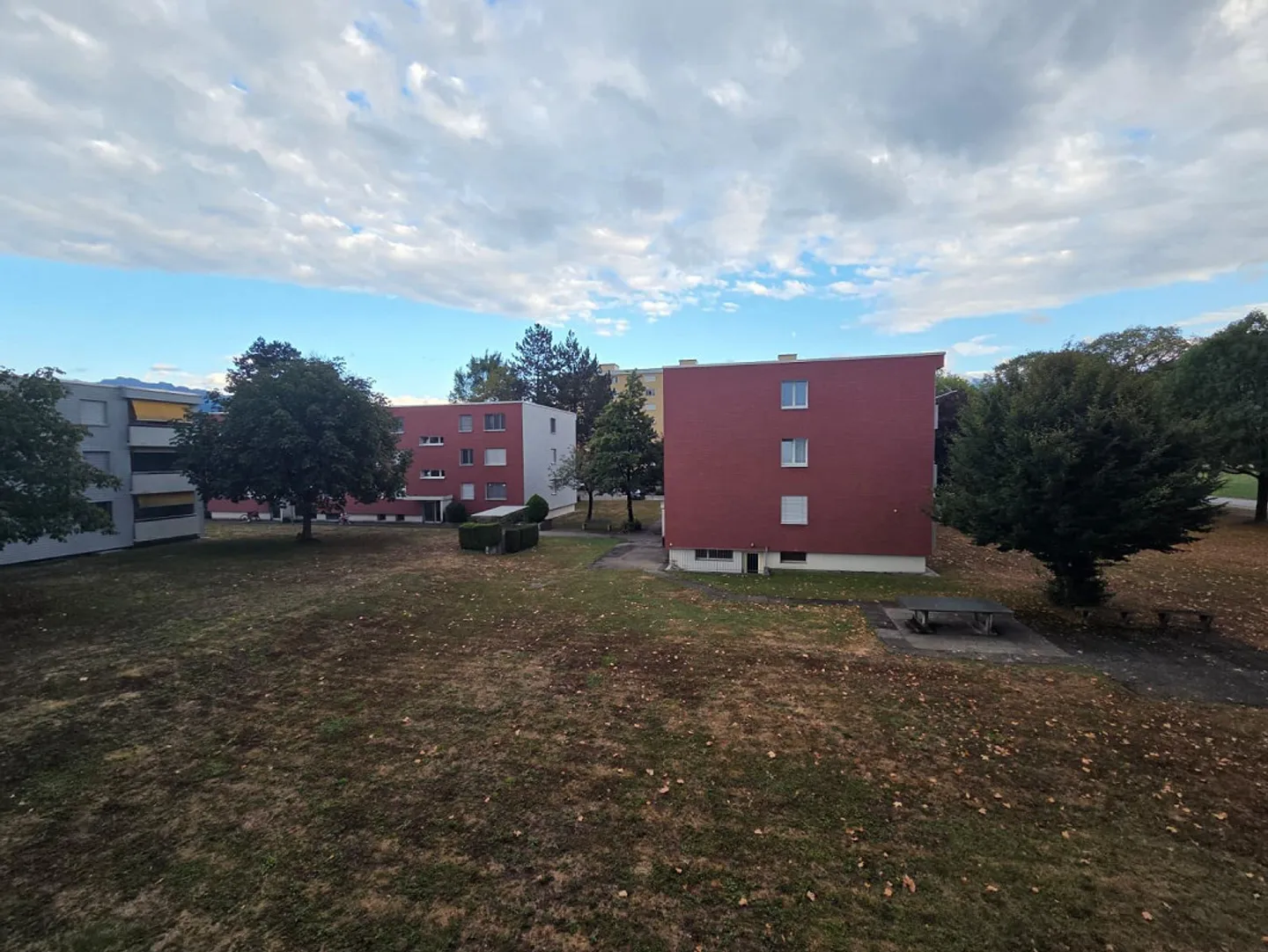 Bright 3 bedroom apartment with balcony - Photo 7 of 17
