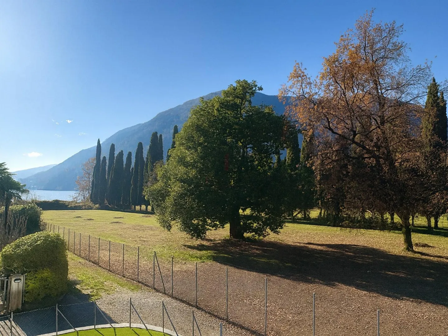 UNA MERAVIGLIA A POCHI PASSI DAL LAGO - Foto 1 di 11
