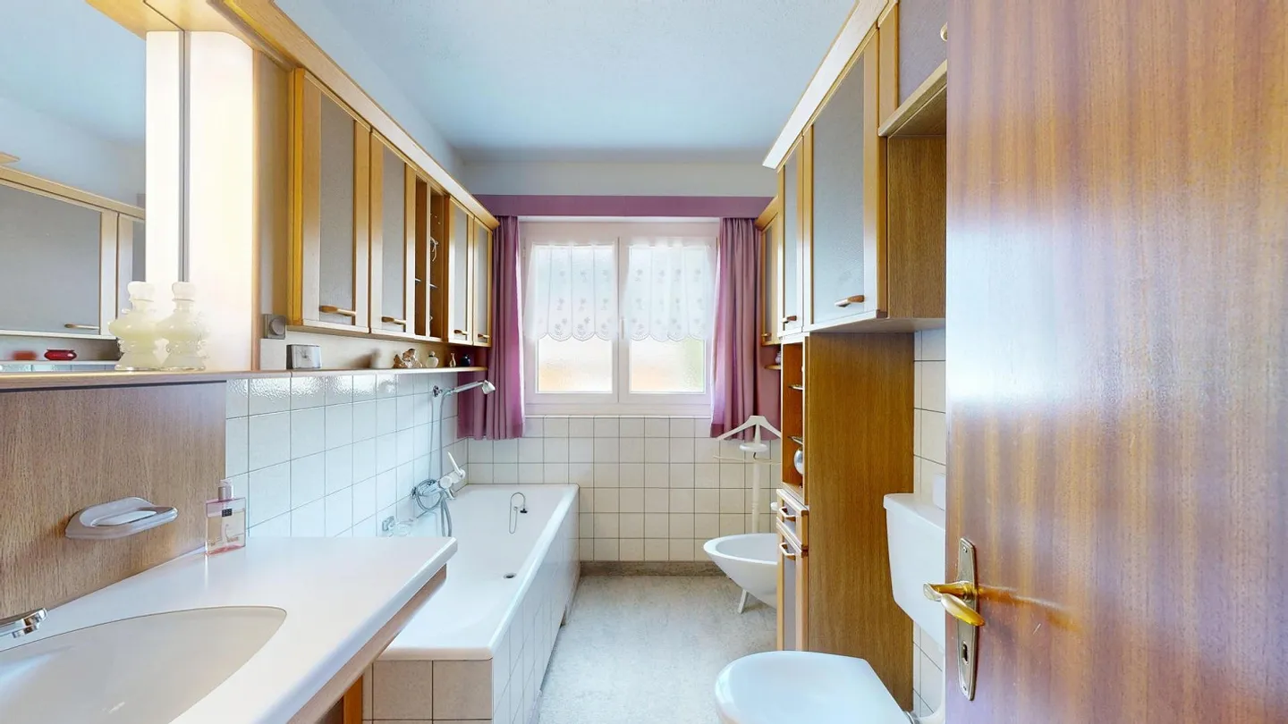 Detached 7.5 Room Single-Family House in Central Location in Sevelen - Photo 7 of 17