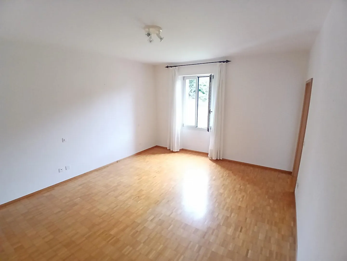GRANDE 2.5 LOCALI DI 80 MQ AD AROGNO ALTA - Foto 4 di 9