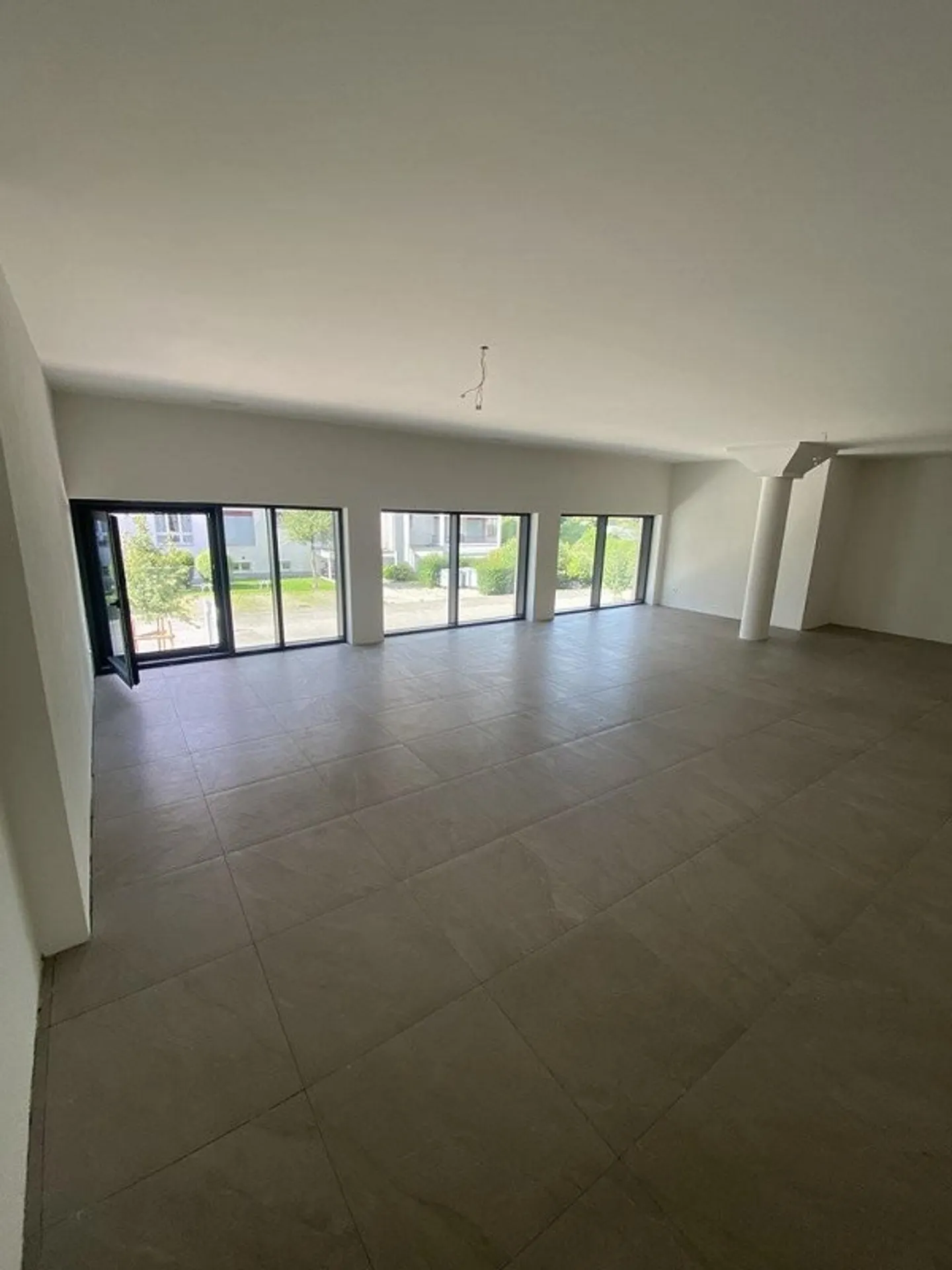 Espace de bureau/commercial attrayant dans un nouveau bâtiment, première occupation à Lucerne/Littau - Photo 2 sur 7