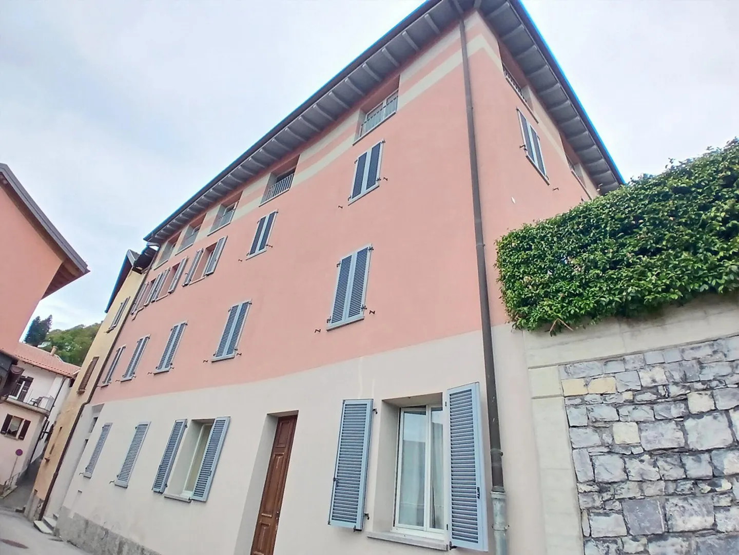 GRANDE 2.5 LOCALI DI 80 MQ AD AROGNO ALTA - Foto 7 di 9