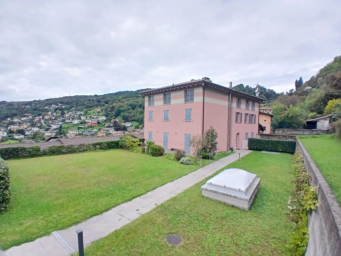 GRANDE 2.5 LOCALI DI 80 MQ AD AROGNO ALTA - Foto 9 di 9