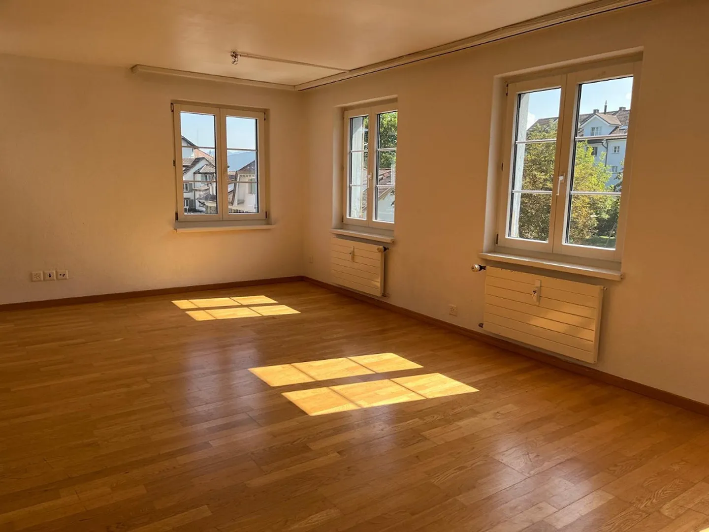 Lichtdurchflutete 3,5-Zi-Wohnung mit Charme – Flawil - Photo 2 of 3