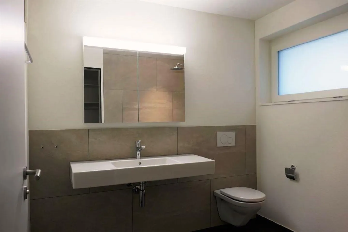 Modern apartment in a quiet residential area - Photo 3 of 6