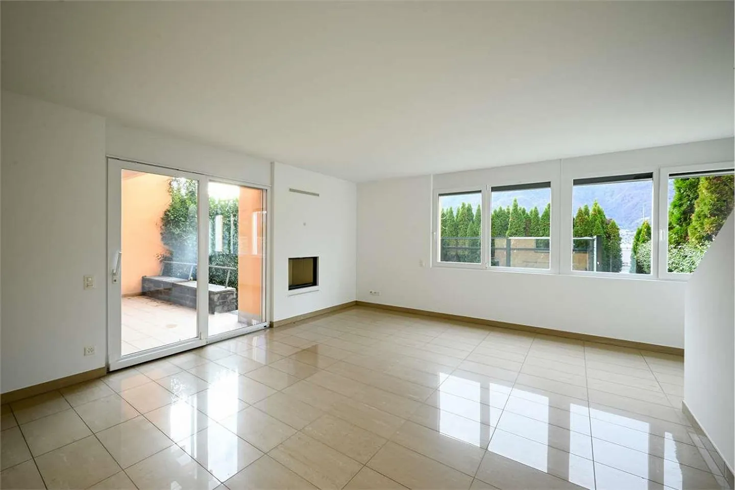 Vezia - Large villa for sale with 5 rooms, garden and large spaces - Photo 1 of 13