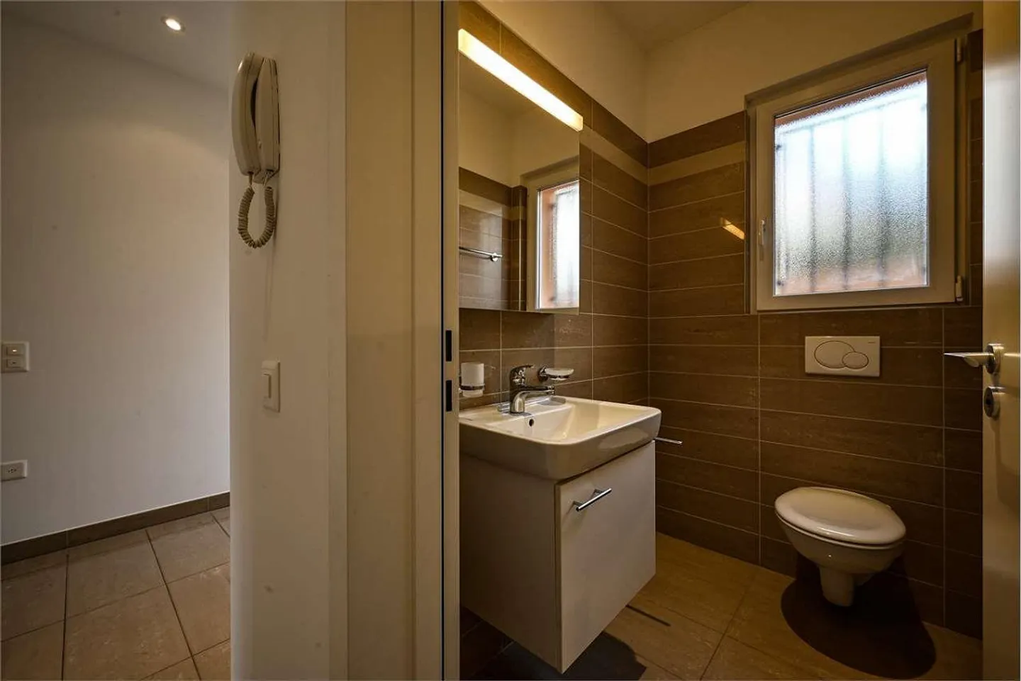 Vezia - Large villa for sale with 5 rooms, garden and large spaces - Photo 4 of 13