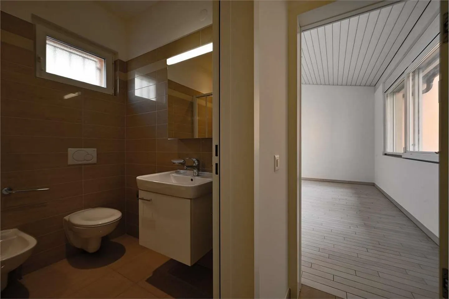 Vezia - Large villa for sale with 5 rooms, garden and large spaces - Photo 6 of 13