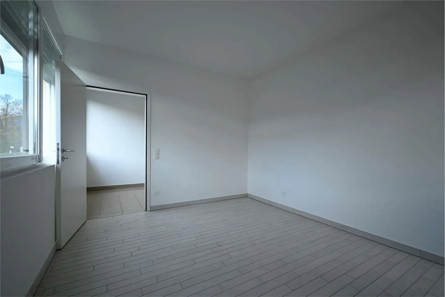 Vezia - Large villa for sale with 5 rooms, garden and large spaces - Photo 9 of 13