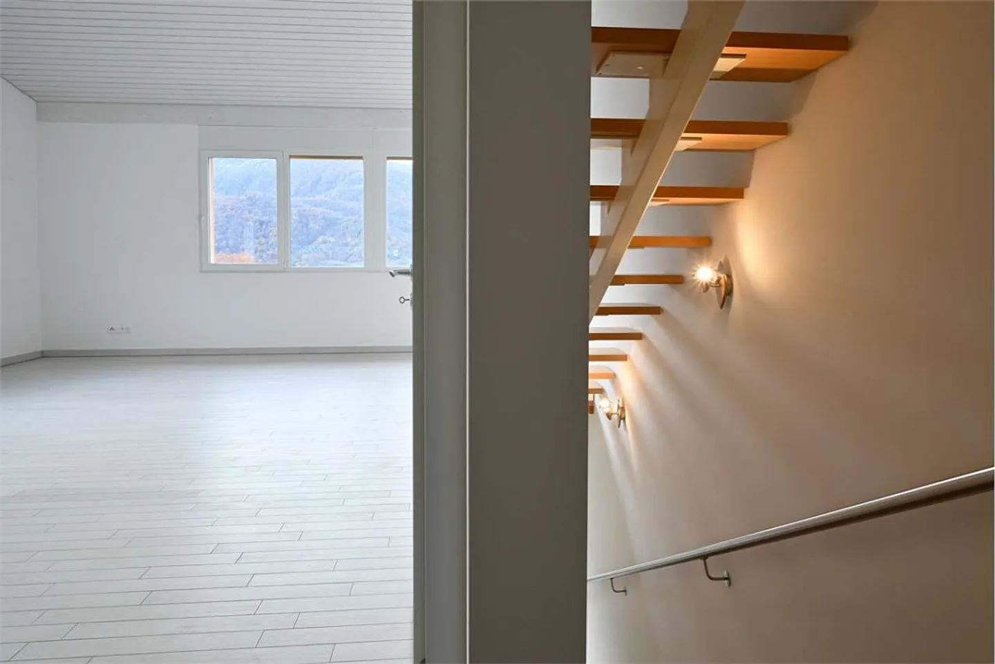 Vezia - Large villa for sale with 5 rooms, garden and large spaces - Photo 11 of 13