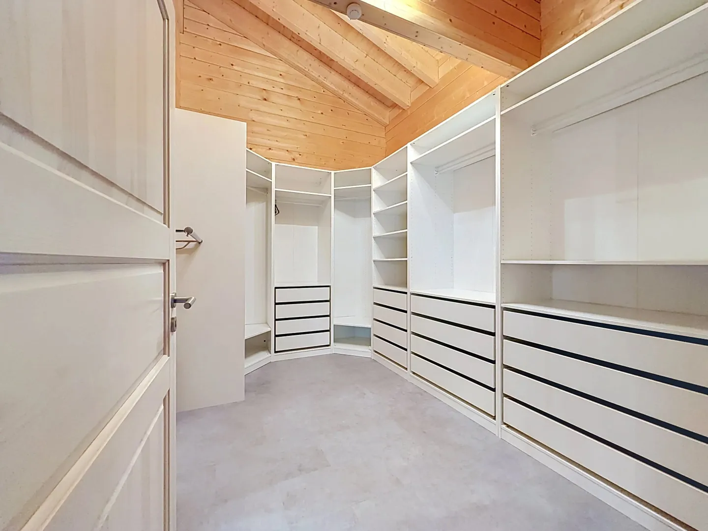Exceptional chalet in the heart of the Valais Alps - Photo 6 of 11
