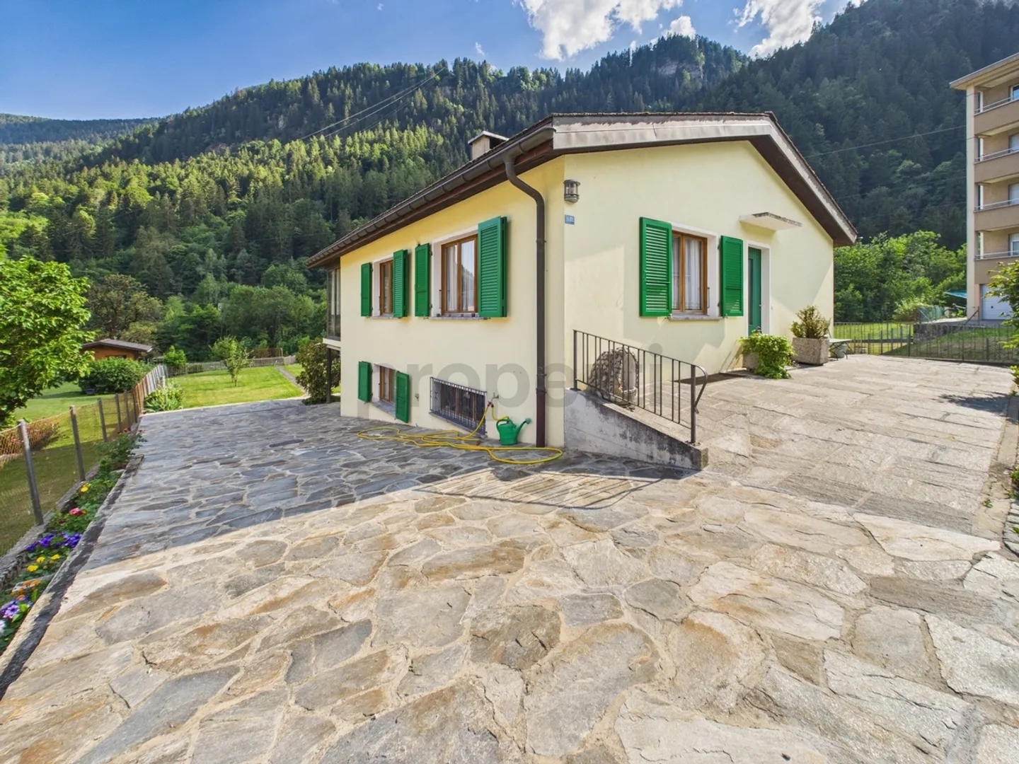 Single house for sale - Photo 1 of 13