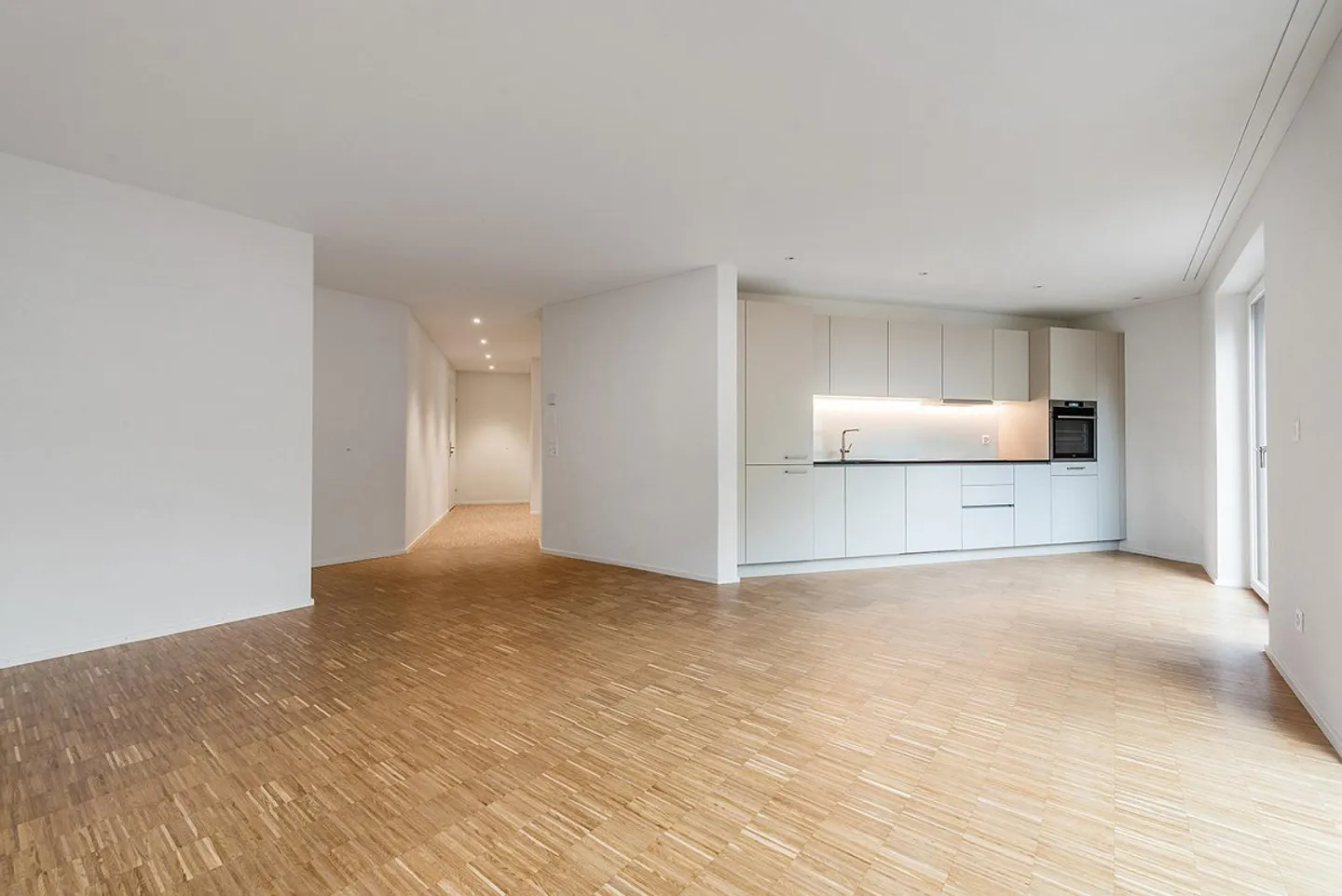 Stylish new 2.5-room apartment in the heart of the city of Kreuzlingen - Photo 2 of 9