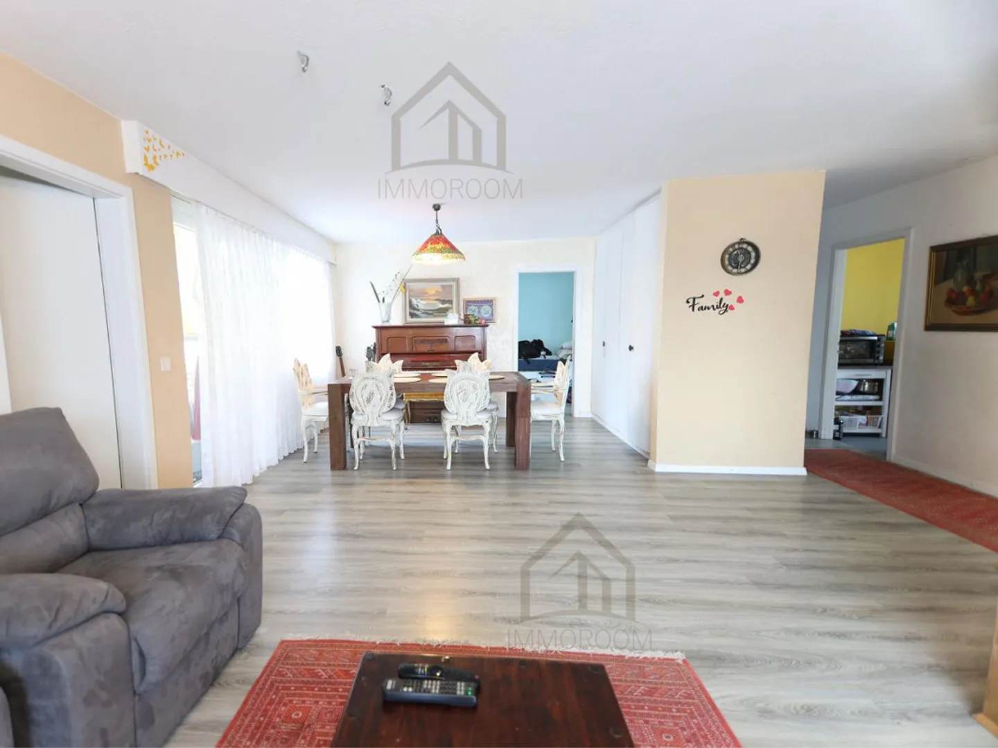 Charming and light-flooded apartment in an attractive location - Photo 2 of 16