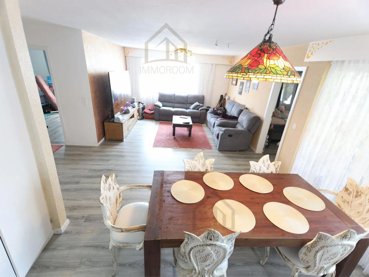 Charming and light-flooded apartment in an attractive location - Photo 4 of 16