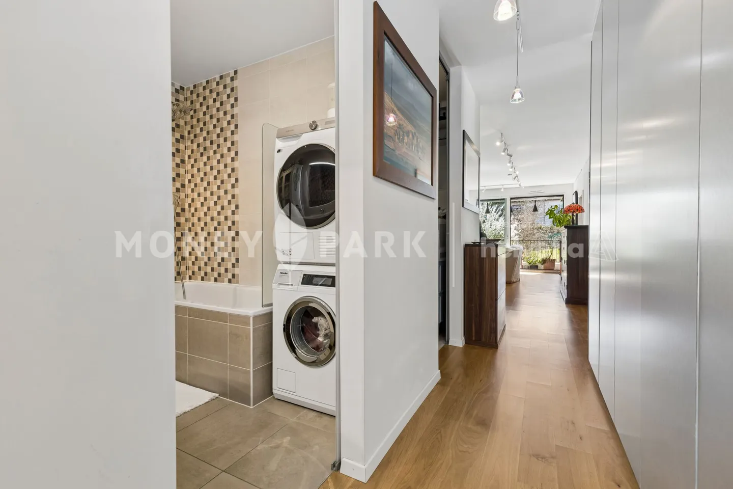 Casatax: Superb Cross-Section Apartment - Photo 4 of 10