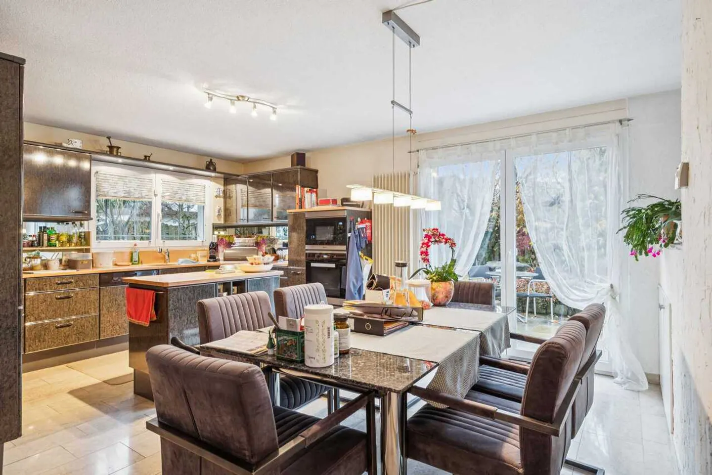 Charming Family Home with Garden - Photo 2 of 13