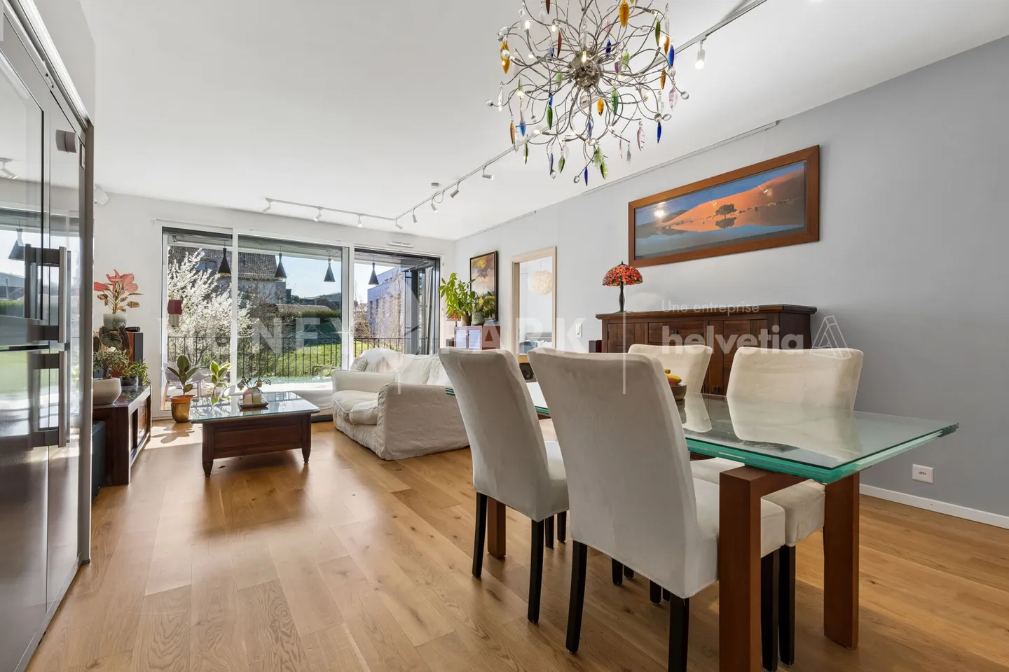 Casatax: Superb Cross-Section Apartment - Photo 8 of 10