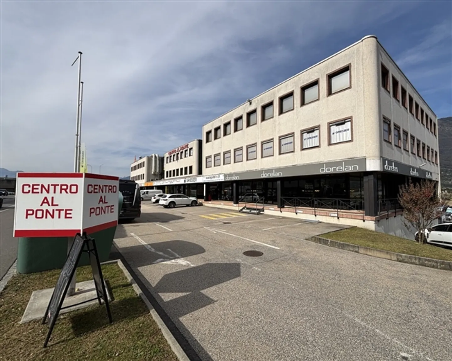 «GEWERBEFLÄCHE ZUR MIETE IN CADENAZZO VON CA. 63 m²» - Foto 1 von 5