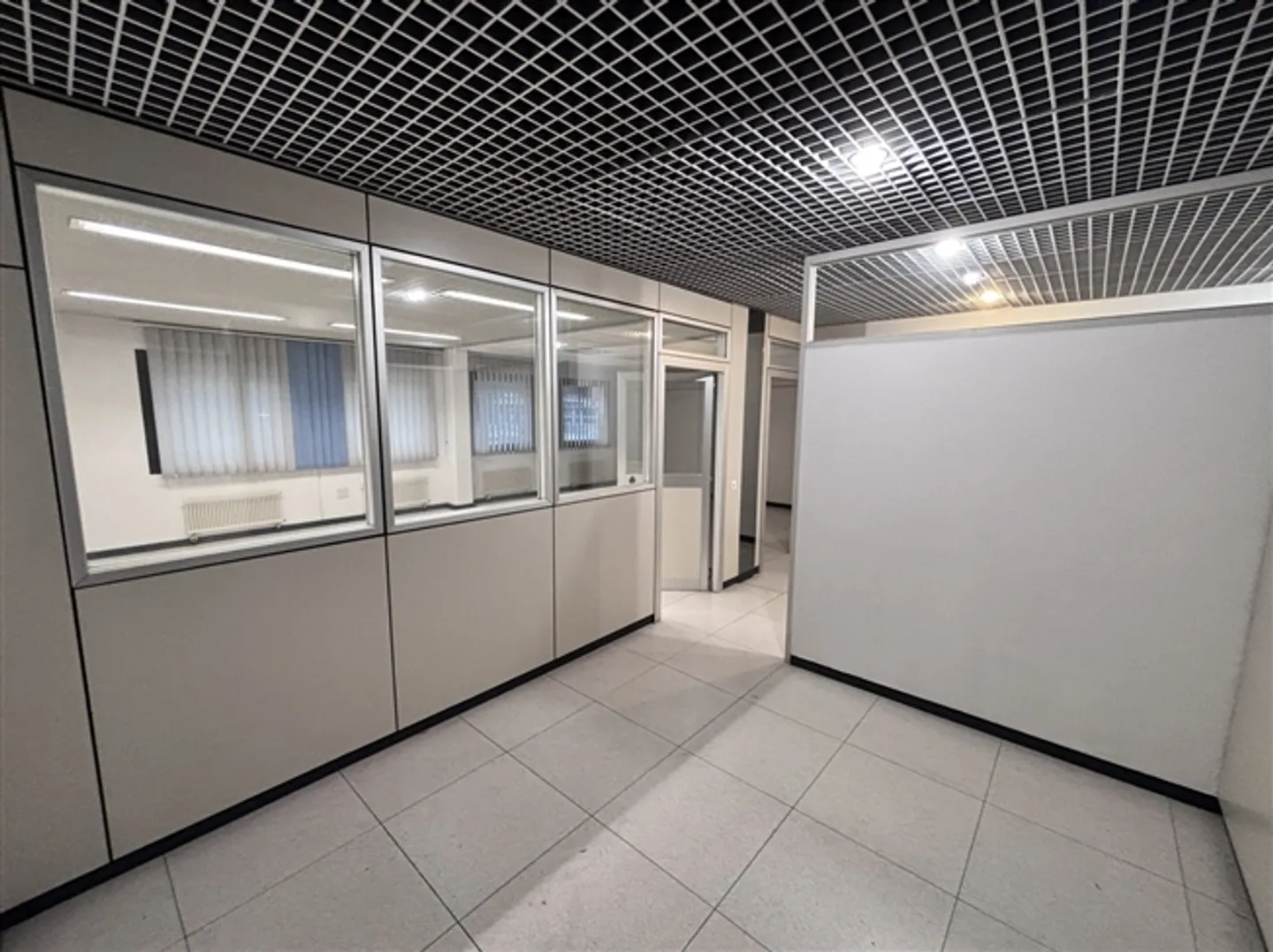 «GEWERBEFLÄCHE ZUR MIETE IN CADENAZZO VON CA. 63 m²» - Foto 3 von 5