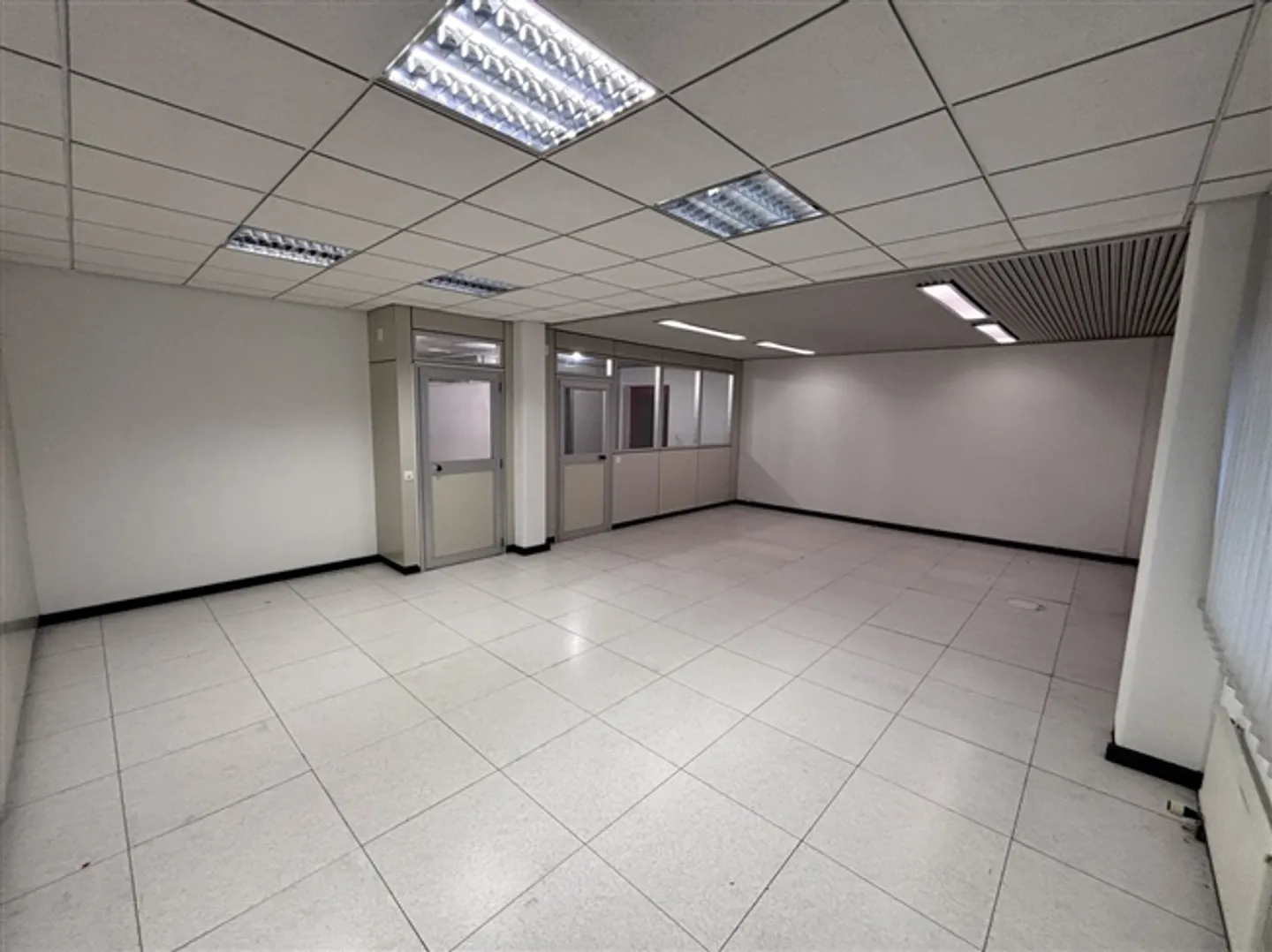 «GEWERBEFLÄCHE ZUR MIETE IN CADENAZZO VON CA. 63 m²» - Foto 5 von 5