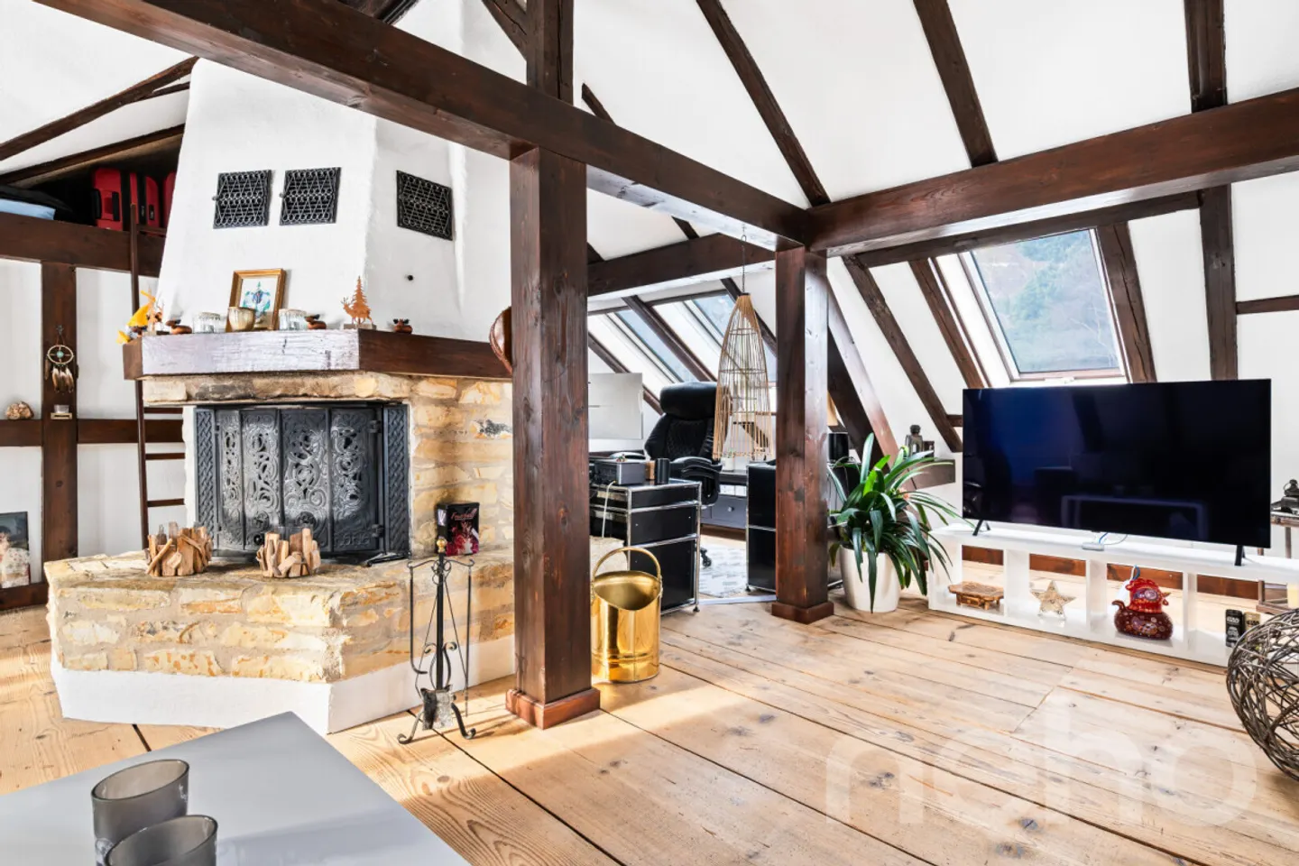 Charming Swiss Chalet Retreat - Photo 10 of 12