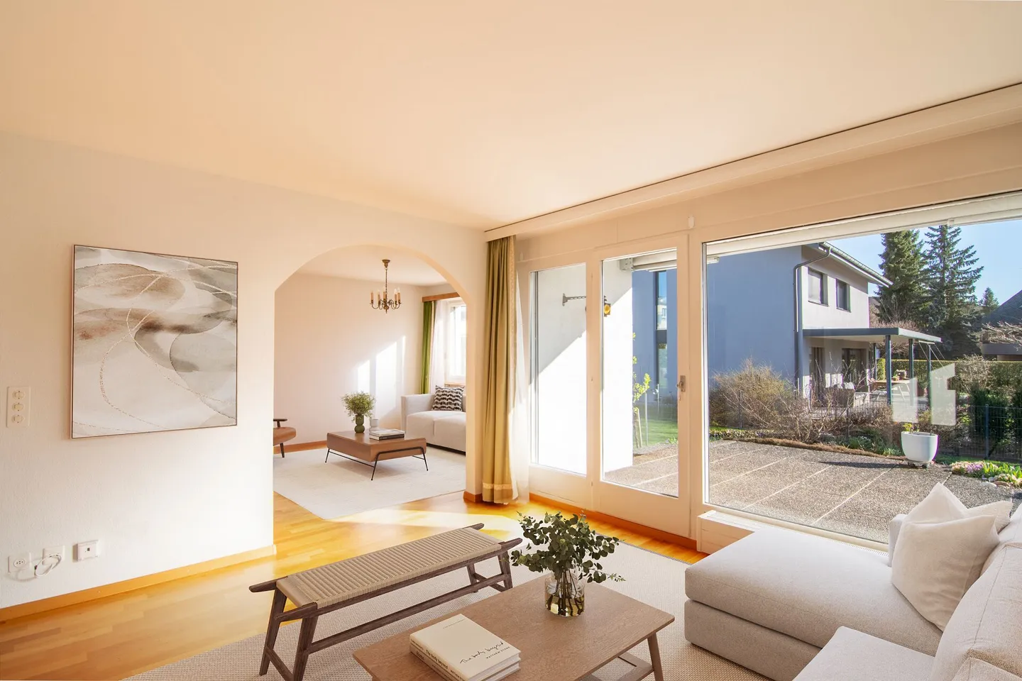 Detached 5.5-room single-family house with large garden, three garages, and plenty of space! - Photo 2 of 29