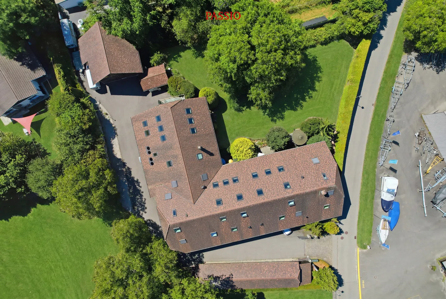 Proprietà residenziale e commerciale con potenziale di sviluppo presso il Lago di Murten - Foto 2 di 39