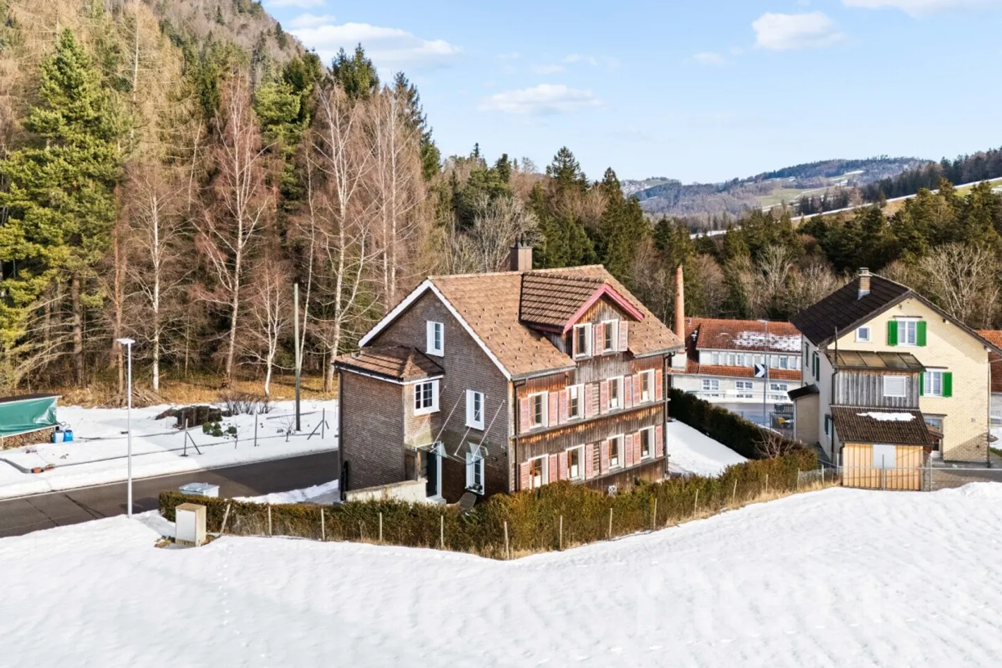 Charming Swiss Chalet Retreat - Photo 12 of 12