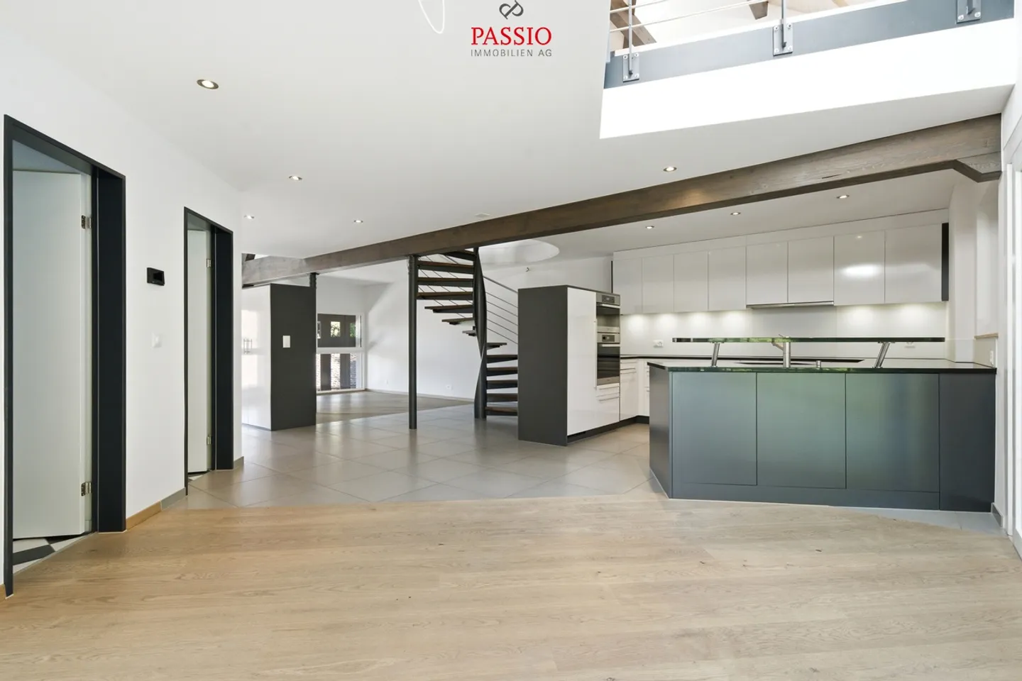 Proprietà residenziale e commerciale con potenziale di sviluppo presso il Lago di Murten - Foto 5 di 39