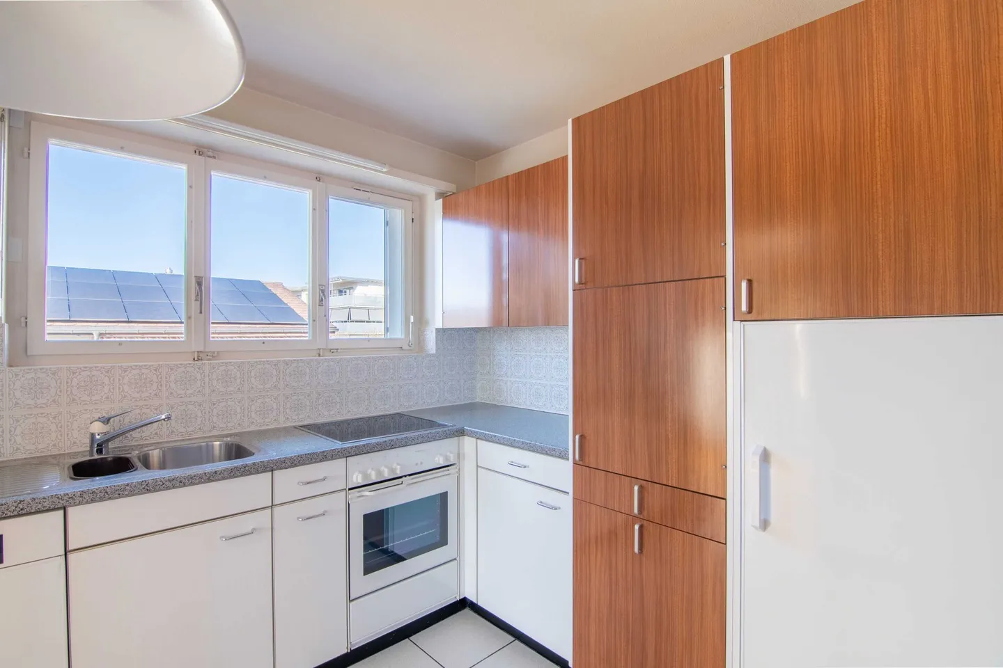 Detached 5.5-room single-family house with large garden, three garages, and plenty of space! - Photo 10 of 29