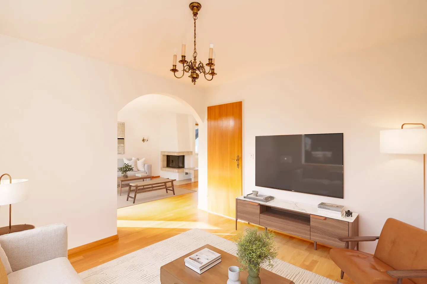 Detached 5.5-room single-family house with large garden, three garages, and plenty of space! - Photo 7 of 29