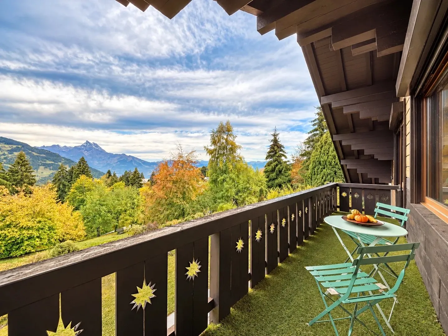 Chalet Emily with Mountain Views - Photo 8 of 13