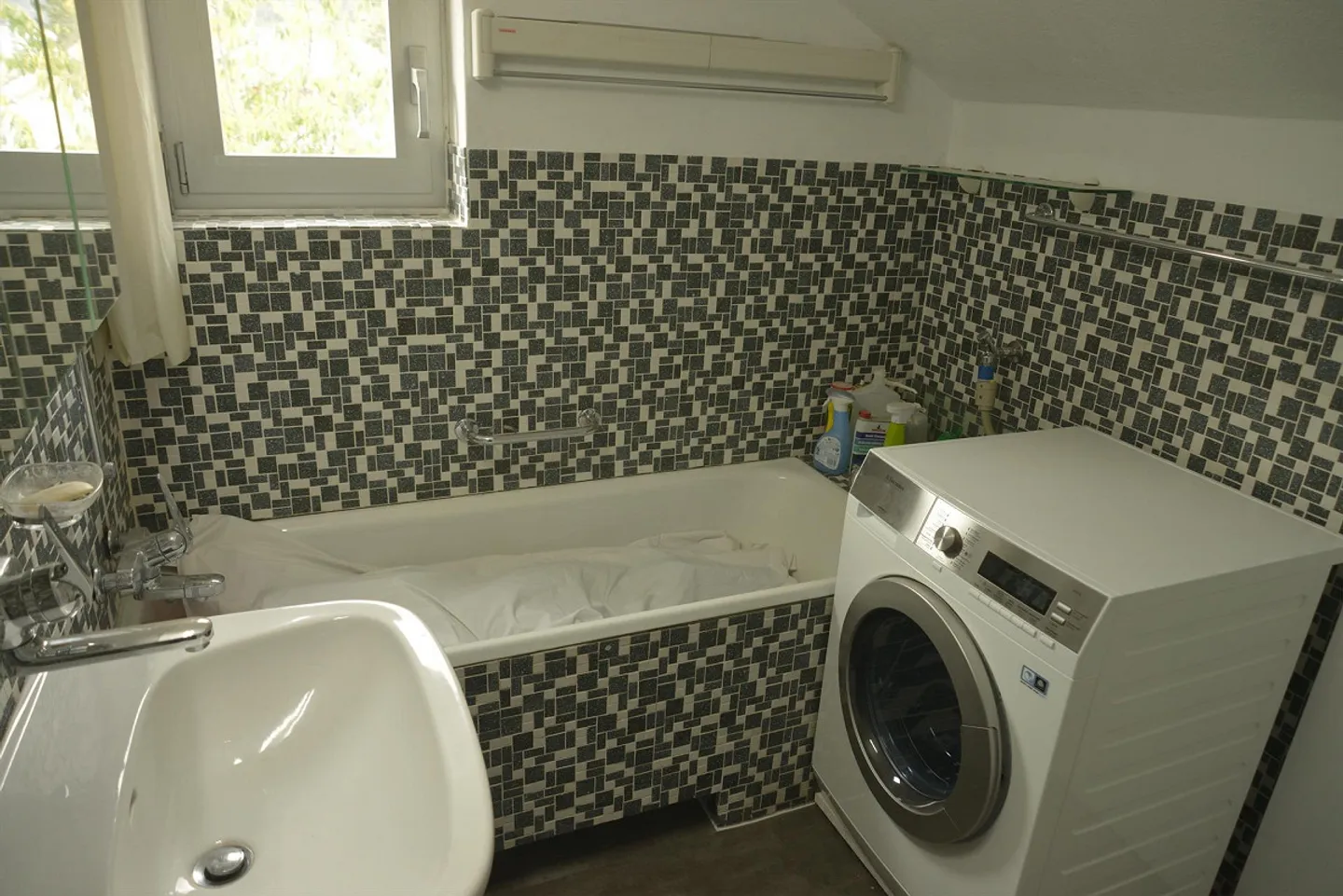 2.5 Zimmer Wohnung in 2 Familien Haus in ruhiger Lage. - Photo 9 sur 10